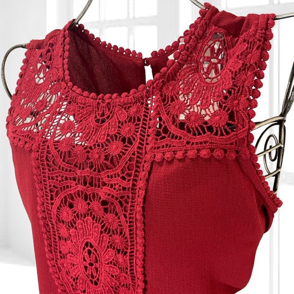 Ricki’s Sleeveless Red Blouse with Crochet Lace Detailing - Picture 2 of 5